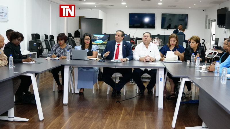 Aumentos salariales reflejan compromiso del Gobierno con personal de salud, afirma Víctor Atallah