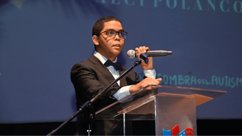 Alcibíades Polanco Capellán, primer autista graduado en Comunicación Social