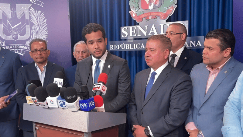 Omar Fernández: “Pleitos entre políticos no resuelven el problema migratorio”