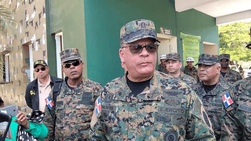 Ministro de Defensa advierte sobre "traición a la patria" a militares que colaboren con traficantes de ilegales