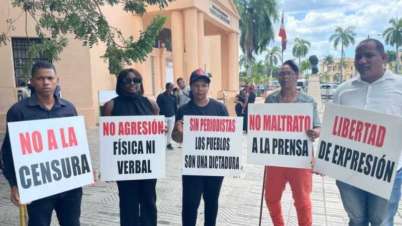 Periodistas alzan su voz ante creciente maltrato y acoso contra la prensa
