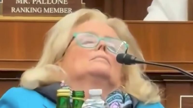 Congresistas son captados aparentemente dormidos durante audiencias en el Congreso de EE. UU.