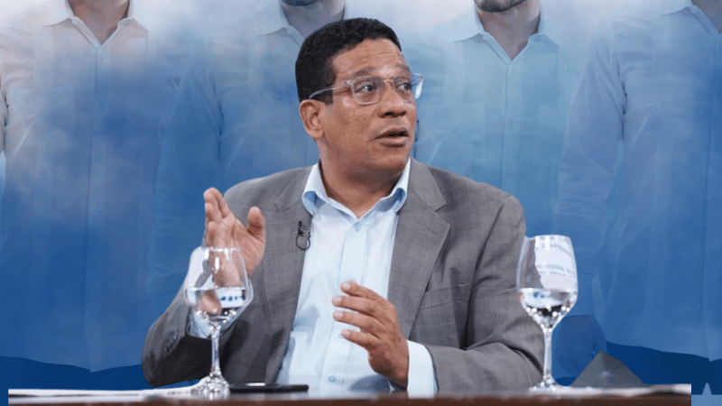 Carlos Pimentel defiende compra de chacabanas por RD$18 millones