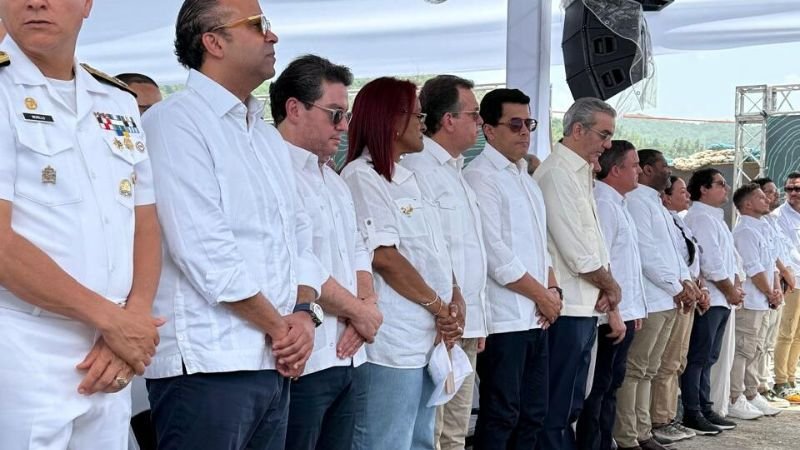 Presidente Abinader encabeza acto primer picazo para construir Puerto Turistico en Samaná
