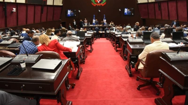 Diputados aprueban incentivos especiales para médicos que prestan servicio en la frontera