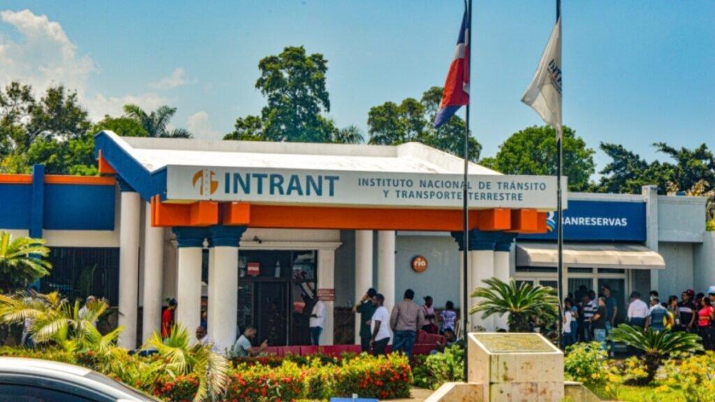 Contraloría detecta irregularidades en contrato entre Dekolor e Intrant