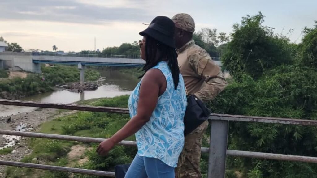 Exfuncionaria haitiana Rosemila Petit-Frère es entregada a Haití bajo estrictas restricciones