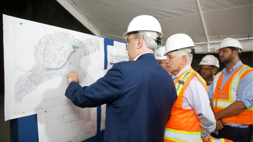 Abinader supervisa avance del túnel en la Plaza de la Bandera