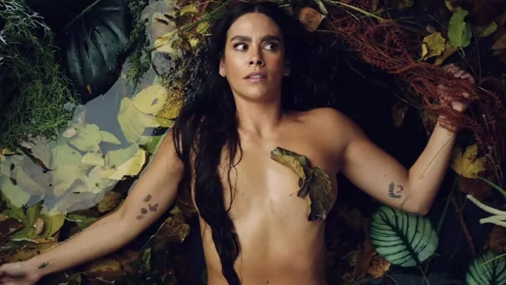 Cristina Pedroche calienta el ambiente de fin de año al aparecer desnuda en la promoción de las Campanadas