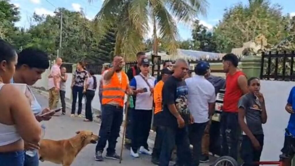Organismos de socorro intensifican búsqueda de niño y su abuela tras caer en un hoyo en Moca