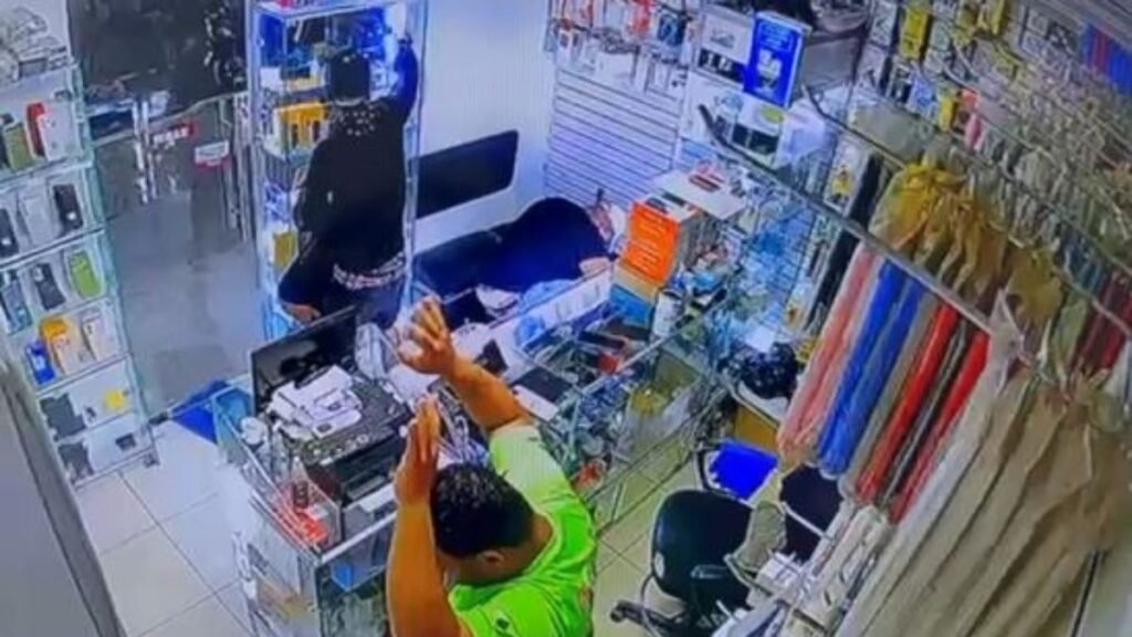 Video: Abaten a presunto asaltante tras intento de robo captado en cámaras en Santo Domingo Norte