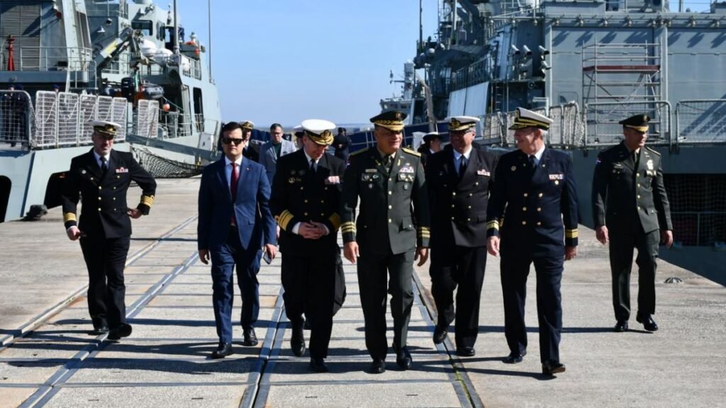 Ministro de Defensa dominicano inspecciona patrulleros en base naval de Portugal