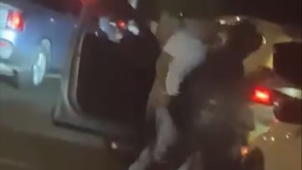 Video: Presunto atraco en el puente de la 17 alarma a ciudadanos por uso de falsa indumentaria policial