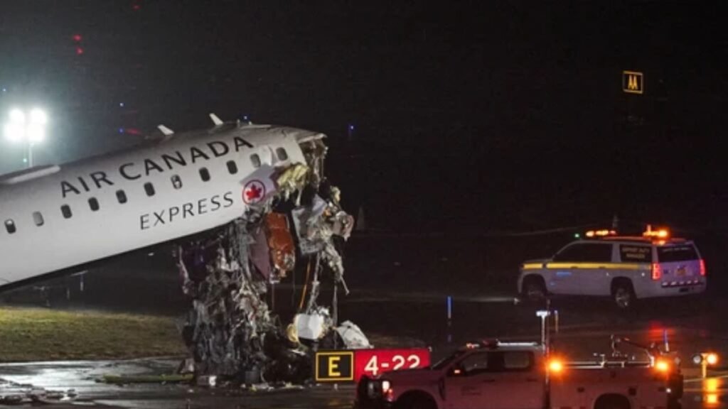 Tragedia en Nueva York: dos muertos tras choque entre avión y camión de bomberos en aeropuerto LaGuardia