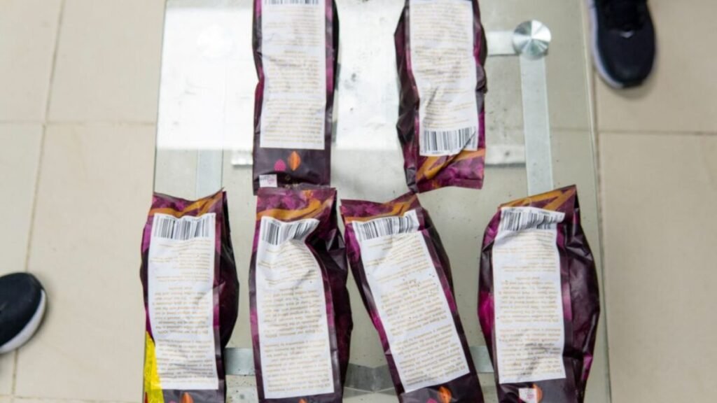 Video: Autoridades frustran envío de fundas de café contaminadas con presunta cocaína hacia Australia