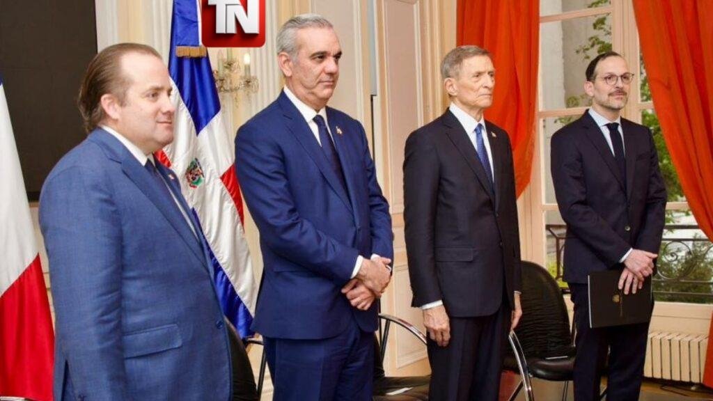 Abinader se reúne con dominicanos en París y fortalece vínculos con la diáspora