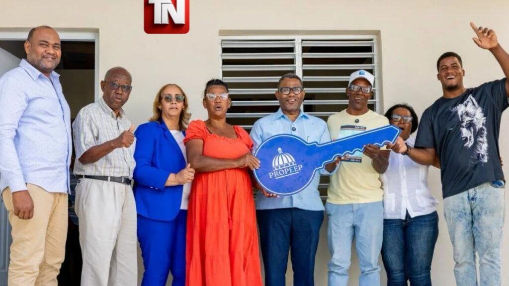Propeep entrega vivienda digna a adulta mayor no vidente en Capotillo