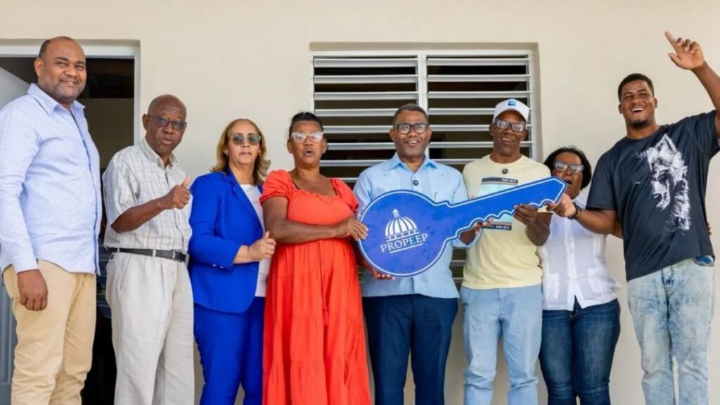 Propeep entrega vivienda digna a adulta mayor no vidente en Capotillo
