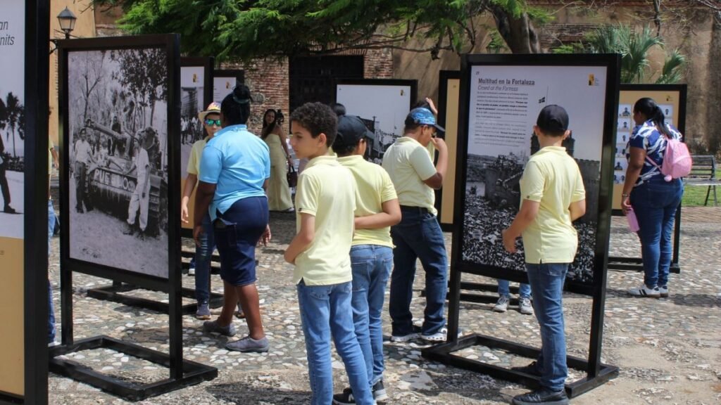 Inauguran exposición por los 61 años de la Guerra de Abril en República Dominicana