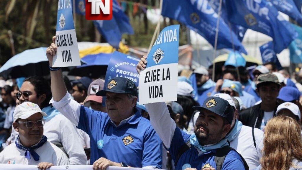 Miles marchan en México en defensa de la vida y rechazan aborto y eutanasia
