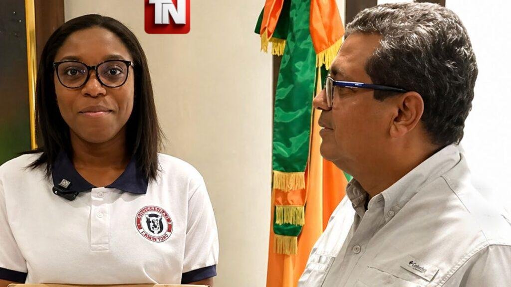 Alcaldía de Los Alcarrizos entrega ayuda económica a joven tras solicitud en redes sociales