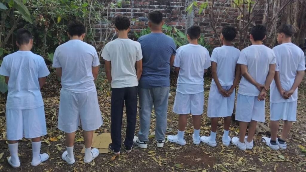 El Salvador endurece leyes: adolescentes desde los 12 años podrán recibir cadena perpetua