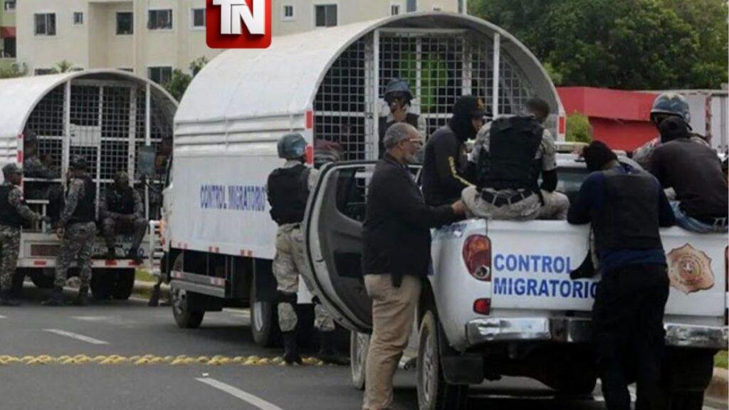 Migración detiene más de 1,000 indocumentados y deporta 917 en operativos simultáneos