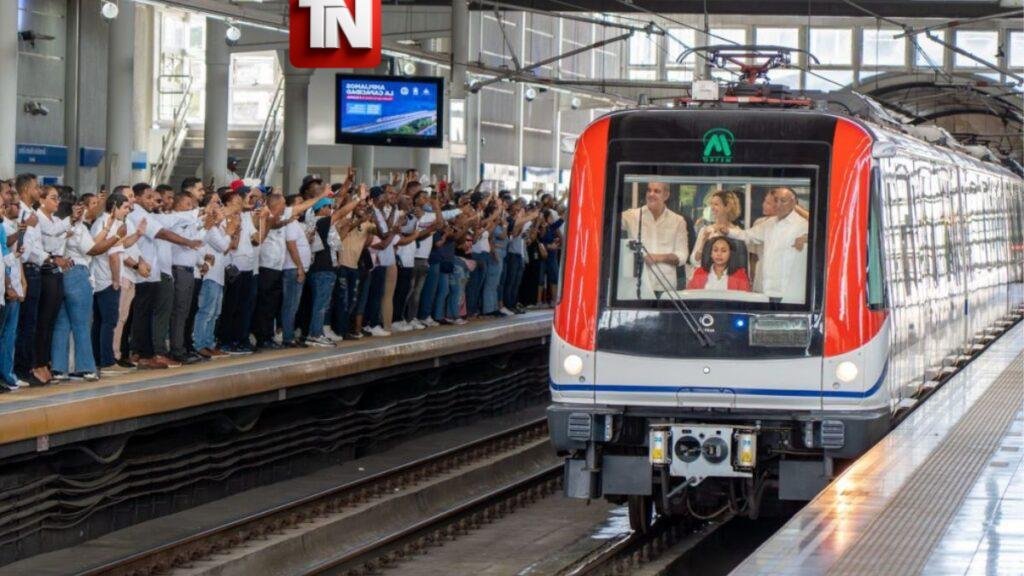 Falla en el Metro y falta de apoyo de autobuses afecta a usuarios en Santo Domingo