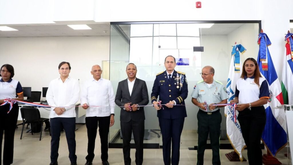 Intrant inaugura oficina de licencias en Cenarve de Santo Domingo Oeste