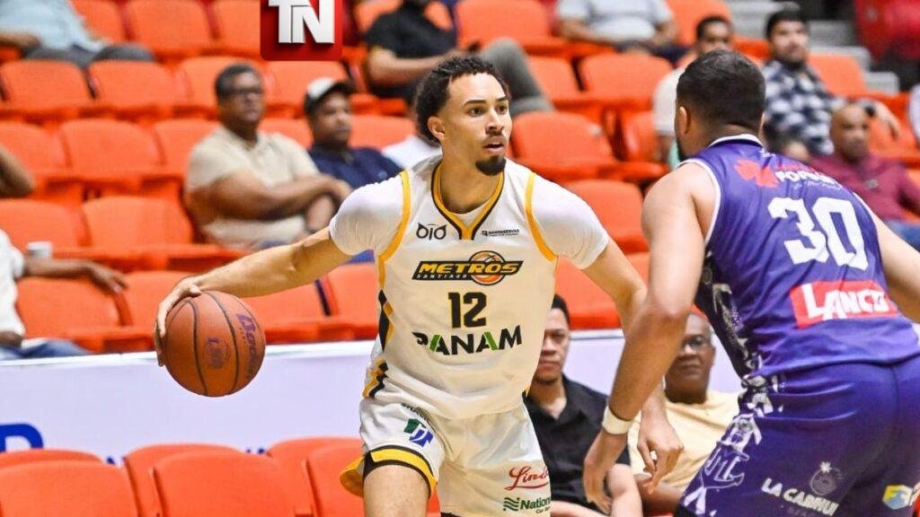 Marineros tumban el invicto de los Metros en Santiago con gran remontada