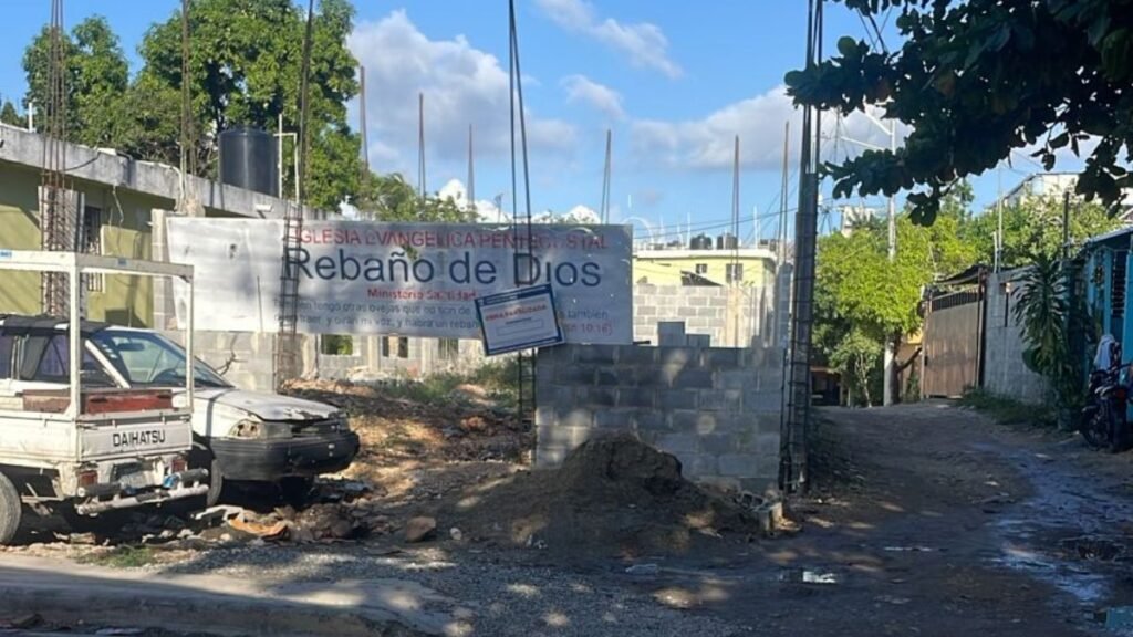 Alcaldía de Santo Domingo Este paraliza construcción de templo evangélico y comunidad denuncia abuso