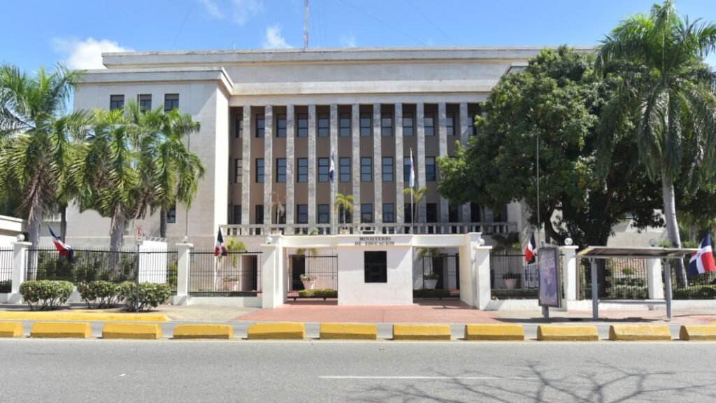 Comunidad educativa y familias respaldan regulación del uso de celulares en las escuelas