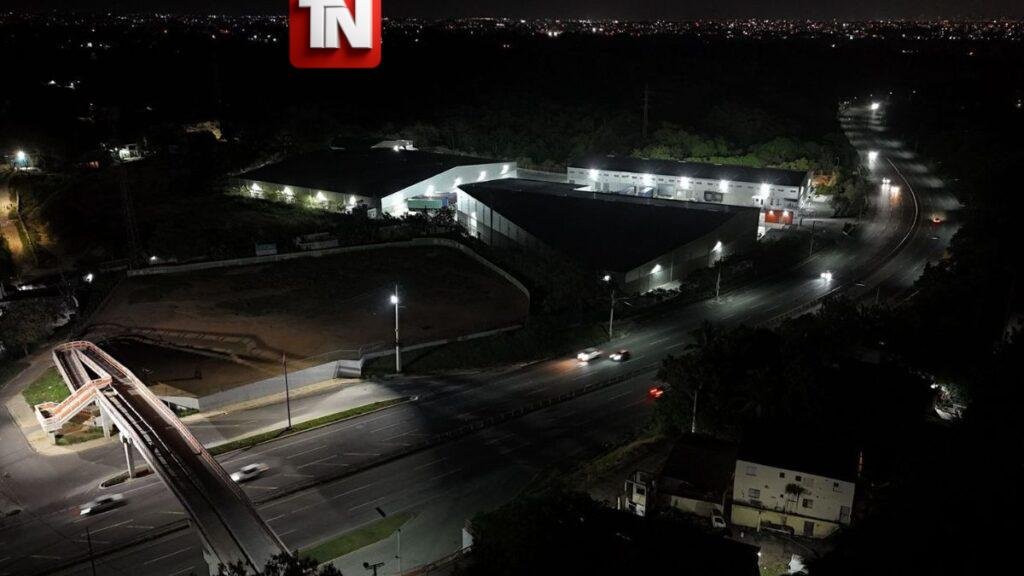 RD Vial instala más de mil luminarias en la 6 de Noviembre y Circunvalación de Baní