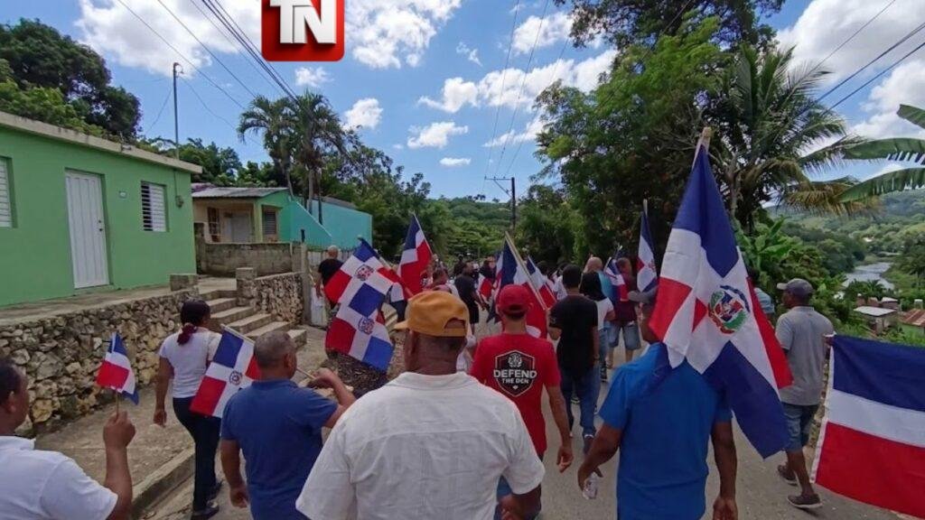 Video: Comunitarios marchan contra proyectos mineros en Pedro García