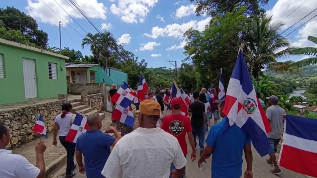 Video: Comunitarios marchan contra proyectos mineros en Pedro García
