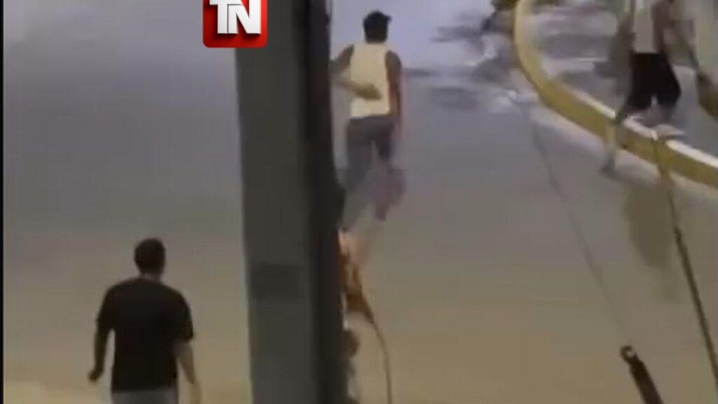 Video capta momento en que joven es apuñalado durante riña en La Guáyiga