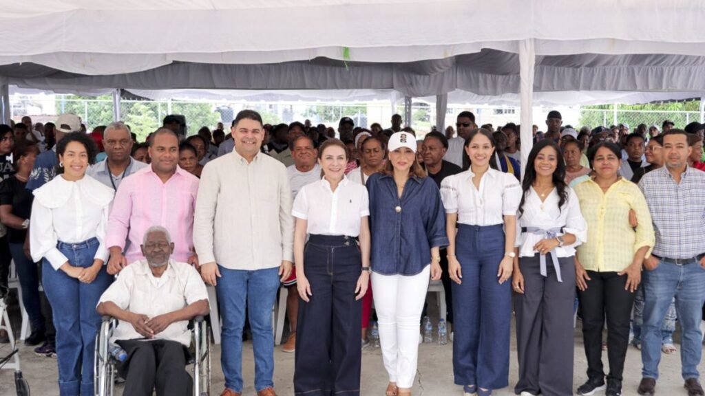 Gobierno entrega bono de emergencia a 1,481 familias afectadas por inundaciones en el Distrito Nacional