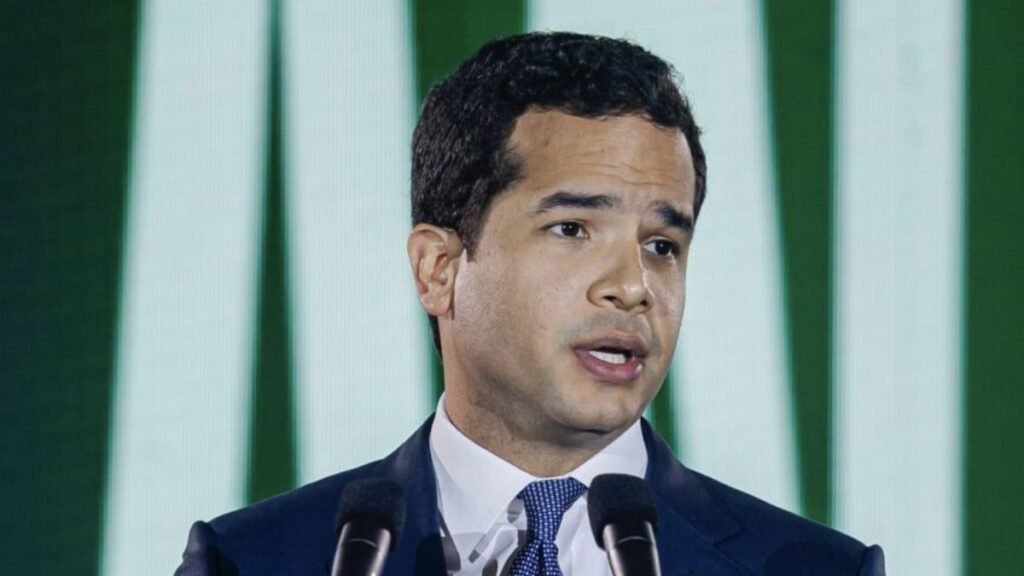 Omar Fernández cuestiona aumento de impuestos y advierte impacto en trabajadores independientes