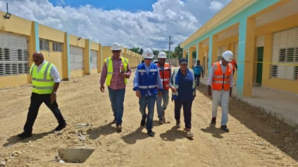 Gobierno acelera construcción de nuevas aulas para fortalecer el próximo año escolar