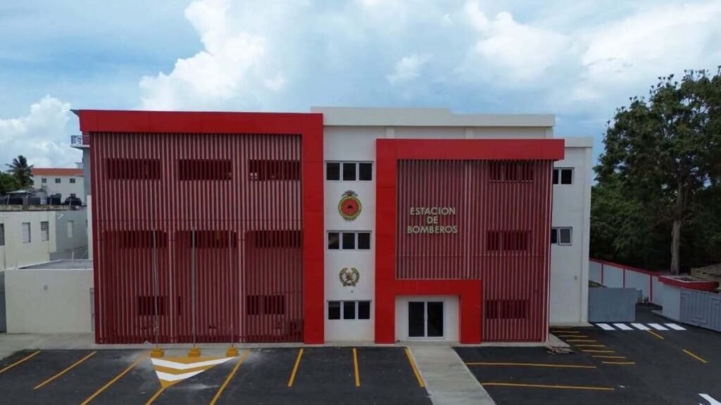 Gestión del senador Franklin Romero lega moderna estación de bomberos a SFM