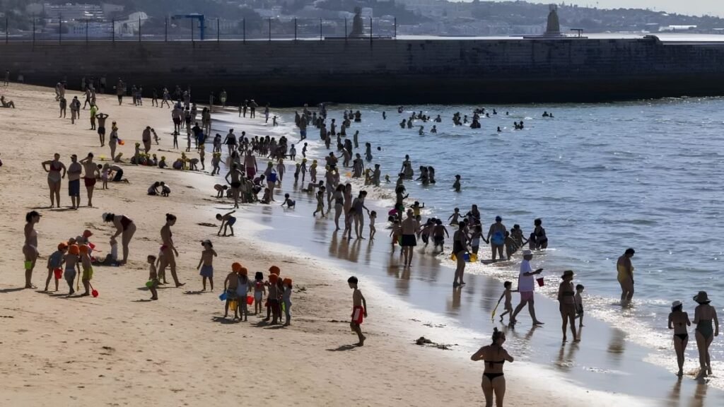 NOAA alerta que las olas de calor marinas podrían extenderse al 40 % de los océanos este año