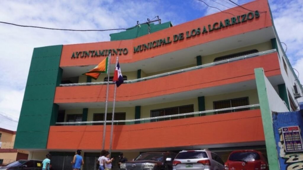 Regidores solicitan destitución inmediata de directora financiera y administrativa del Ayuntamiento de Los Alcarrizos