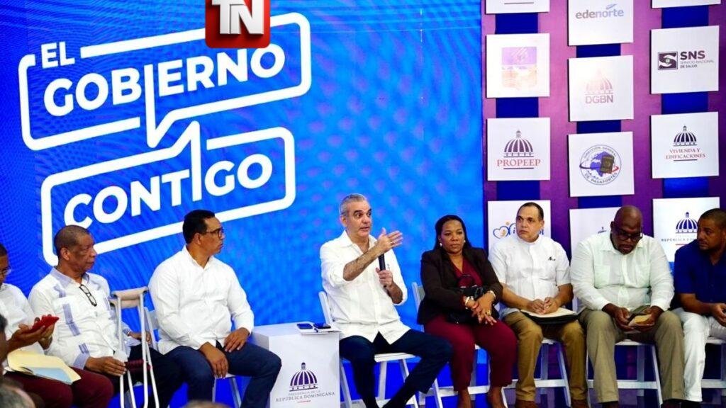 Abinader prioriza soluciones al agua potable durante encuentro comunitario en Samaná