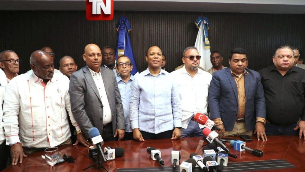 Transportistas respaldan al INTRANT, ratifican que no habrá aumento del pasaje y apoyan operativo de fiscalización en Santiago