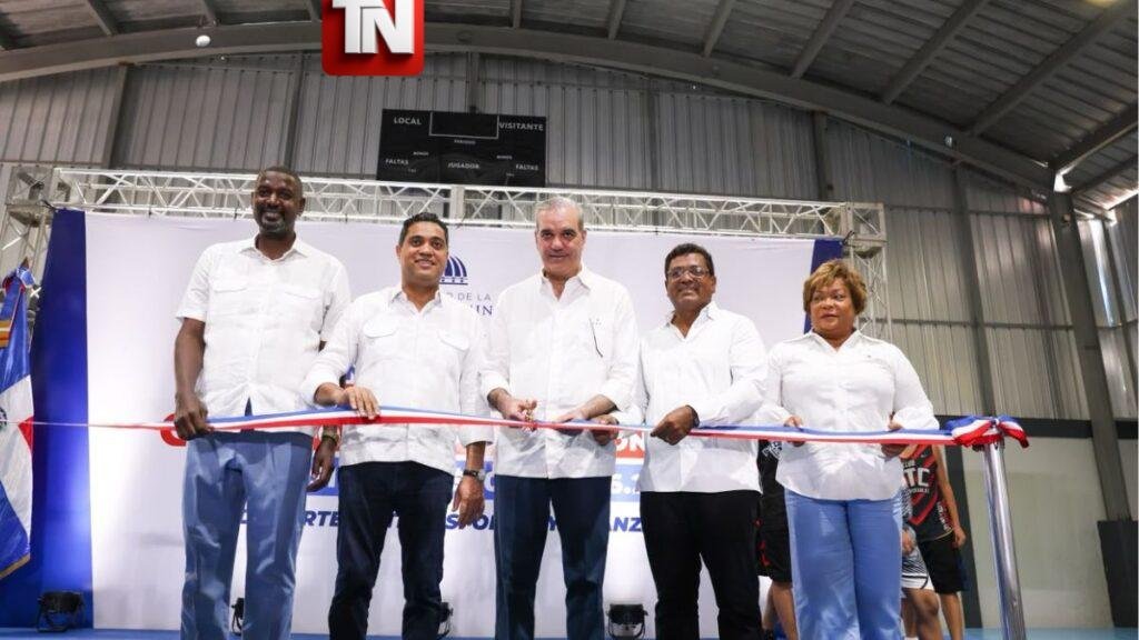 Presidente Abinader y ministro Kelvin Cruz entregan multiuso Dante Lemonier en Los Alcarrizos