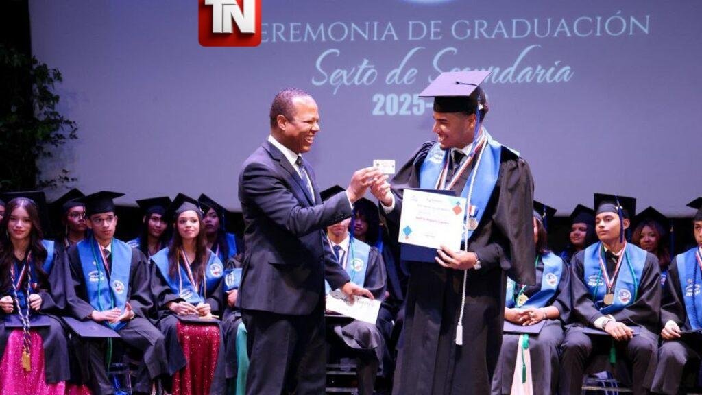 INTRANT entrega carnets de aprendizaje a los primeros bachilleres graduados este año como Guardianes del Tránsito; iniciativa formó a 620 estudiantes