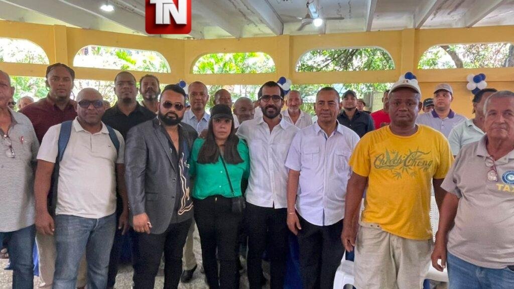 Doctor Luis Cruz Camacho reconoce el valor de los padres dominicanos con una gran celebración