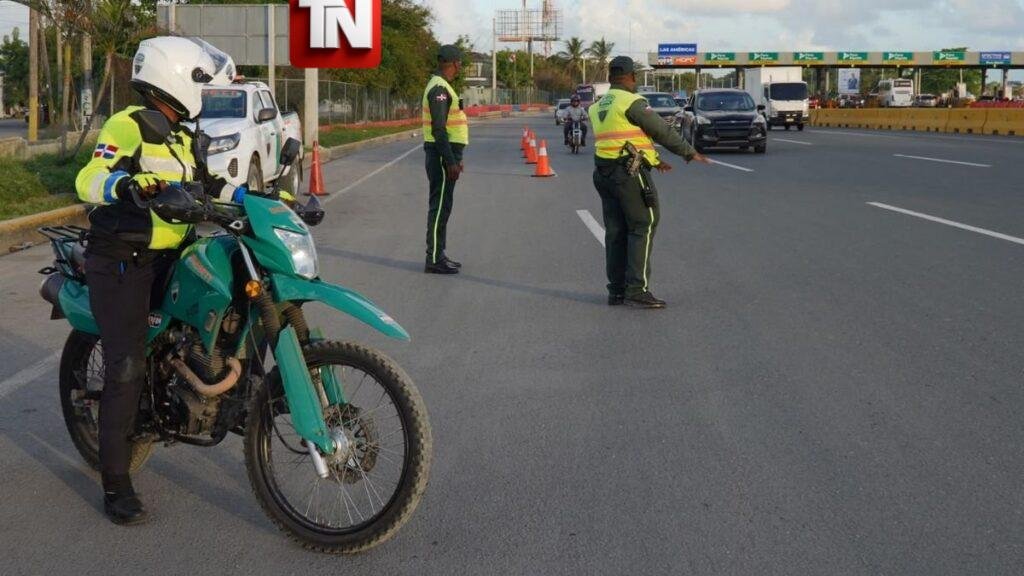 Trabajos en la autopista Las Américas generan fuertes congestionamientos; Digesett recomienda rutas alternas