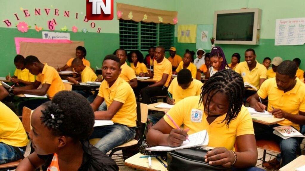 Estudiantes haitianos aumentan en 18,394 y superan los 205,000 en RD; dominicanos disminuyen en 23,846
