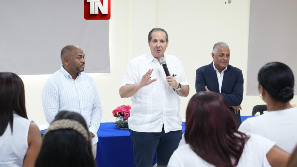 Ministro Víctor Atallah destaca reducción de 82 % de los casos de malaria en Azua